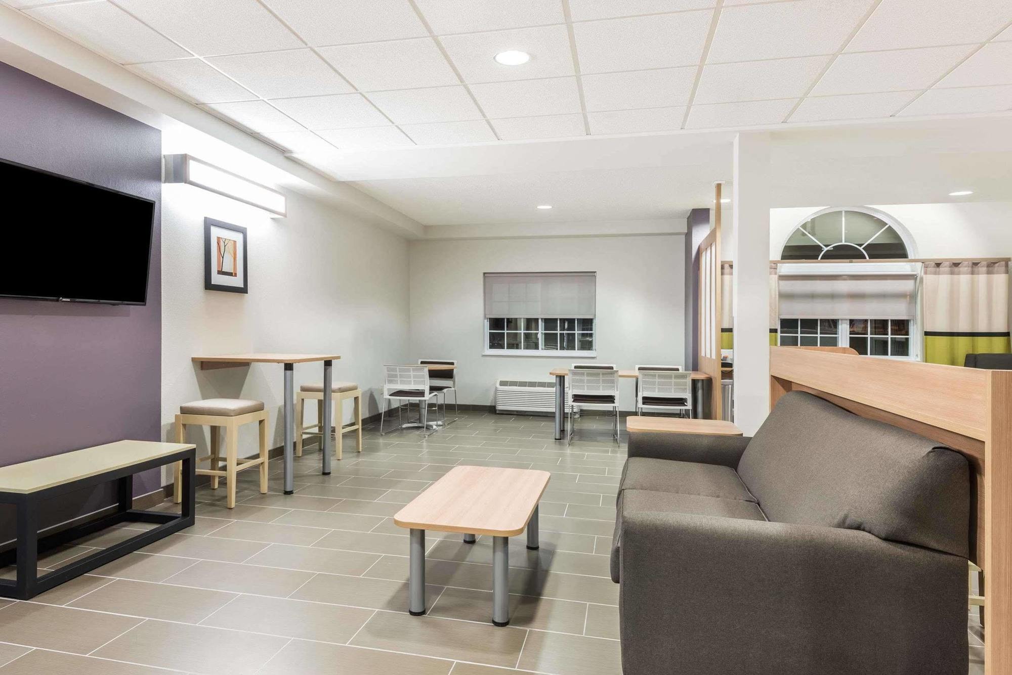 Microtel Inn & Suites By Wyndham Beaver Falls Exterior foto